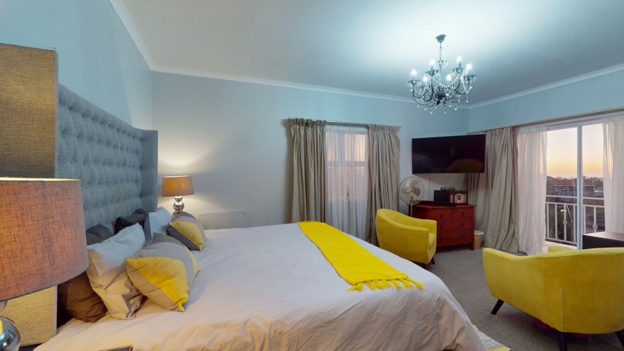 6 Bedroom Property for Sale in Country Club Western Cape